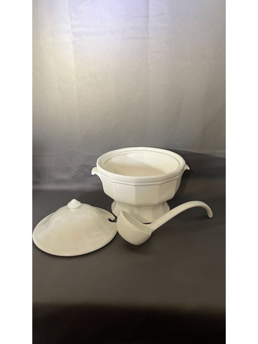 Vintage Pfaltzgraff White Ceramic Soup Tureen With Lid & Matching Ladle Elegant - Picture 2 of 13
